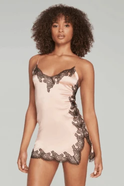 AGENT PROVOCATEUR Amelea Short Slip 15 AGENT PROVOCATEUR Amelea Short Slip -Fashion Lingerie Store agent provocateur amelea short slip pink black 1