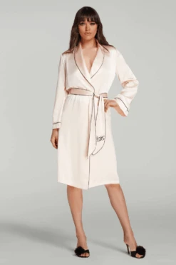 AGENT PROVOCATEUR Classic Silk Dressing Gown 15 AGENT PROVOCATEUR Classic Silk Dressing Gown -Fashion Lingerie Store agent provocateur classic dressing gown 2023 1