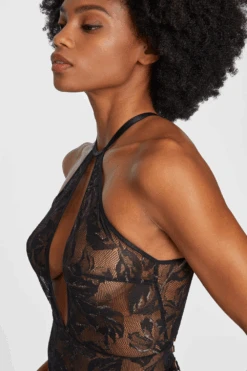 Aubade Boîte à Désir Twist And Love Lace Thong Bodysuit 12 Aubade Boîte à Désir Twist And Love Lace Thong Bodysuit -Fashion Lingerie Store aubade twist and love thong bodysuit black 2