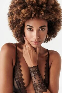 Geneva Pearl Lace Glove