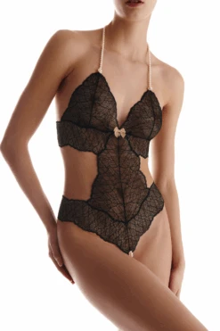 Sydney Daisy Double Pearl Body In Black