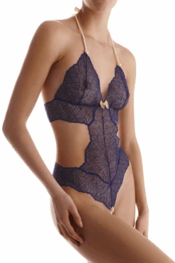 Sydney Daisy Double Pearl Body Blue