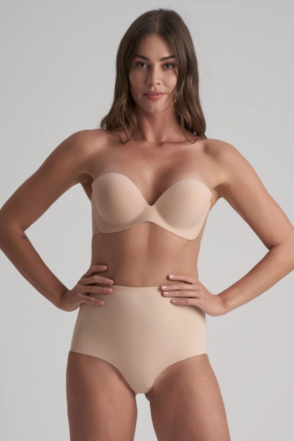 Bye Bra Diva Backless Adhesive Bra In Beige 7 Bye Bra Diva Backless Adhesive Bra In Beige - Image 5