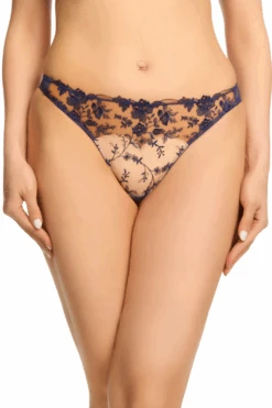 Victresse Thong In After Dark