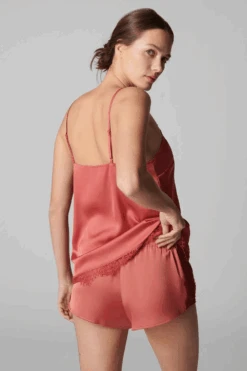 Simone Perele Satin Secrets Quartz Pink Short 15 Simone Perele Satin Secrets Quartz Pink Short -Fashion Lingerie Store simone perele satin secrets short quartz pink 4