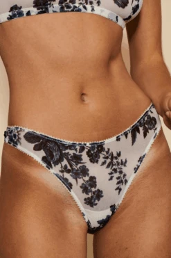 Underprotection Rania Thong, Size L (UK 12-14)